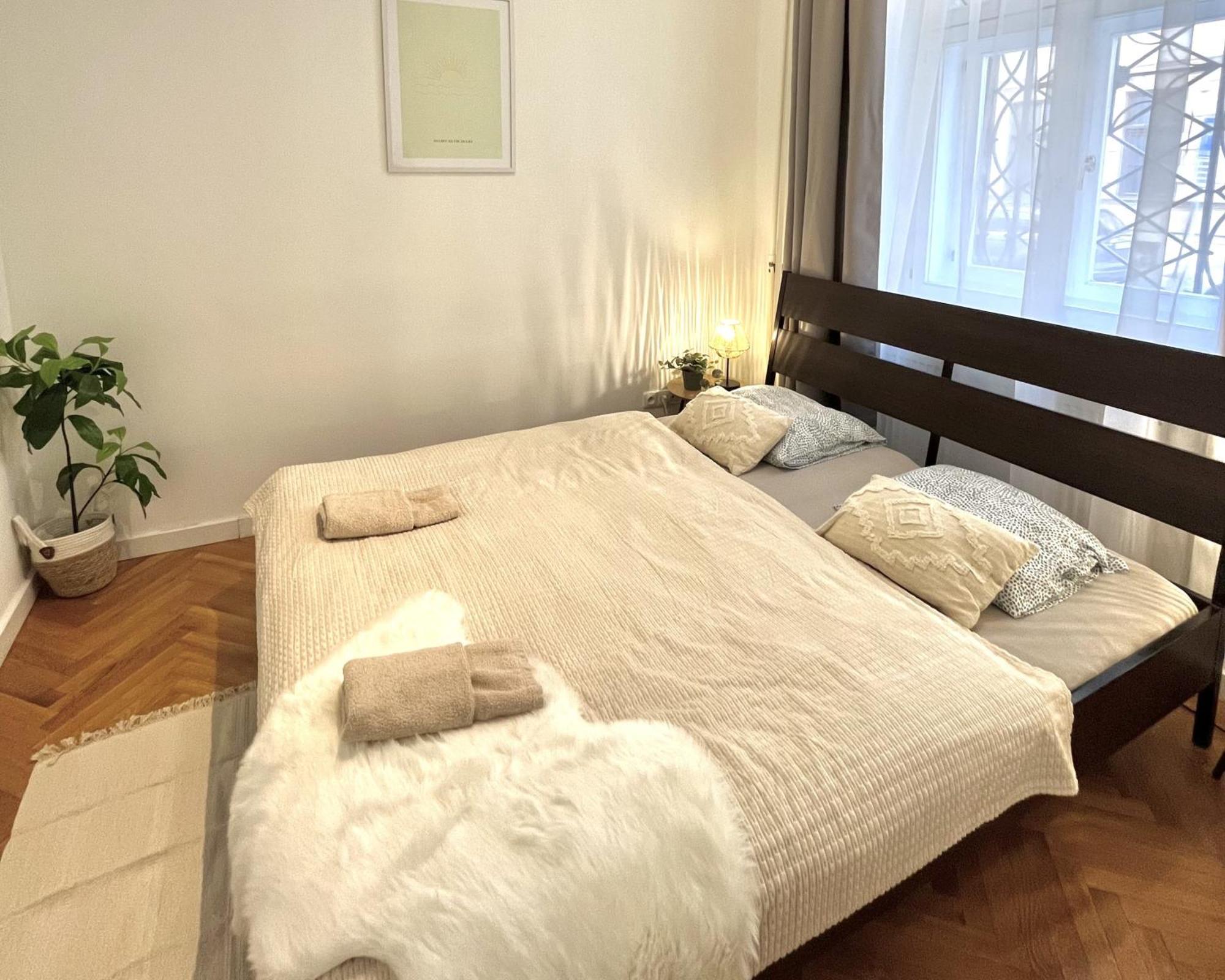 Apartment Mia - Old Town, Ac Bratislava Exteriör bild