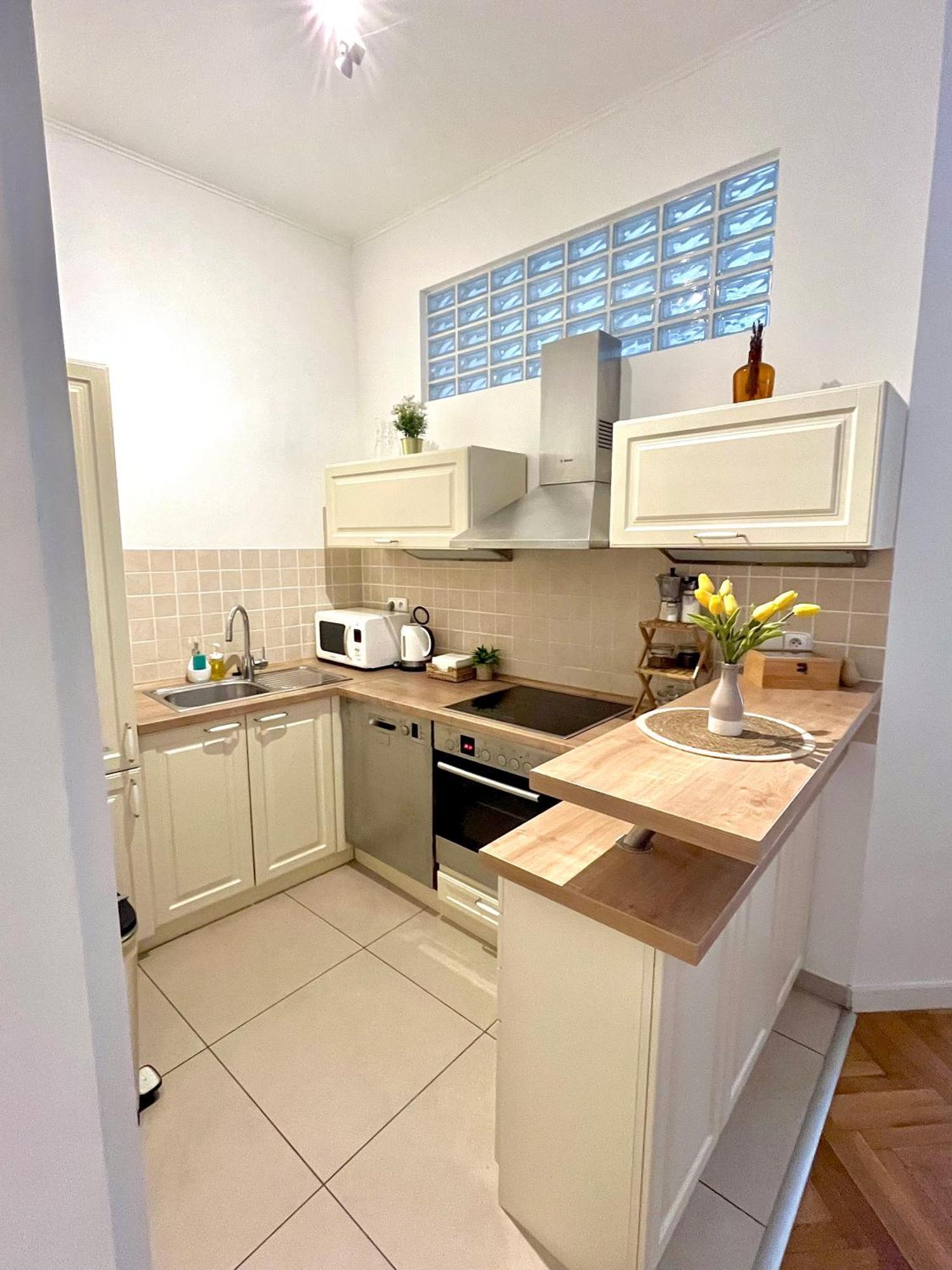 Apartment Mia - Old Town, Ac Bratislava Exteriör bild