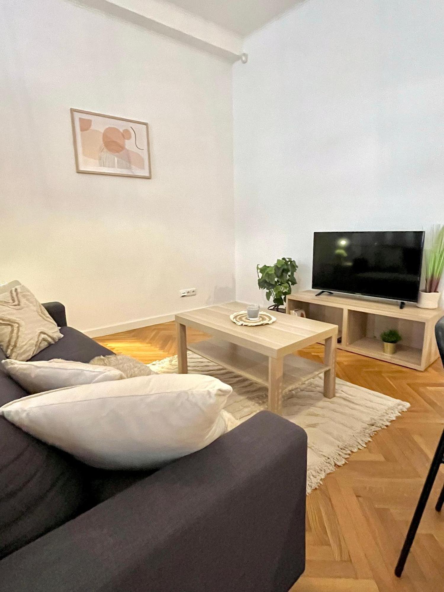 Apartment Mia - Old Town, Ac Bratislava Exteriör bild