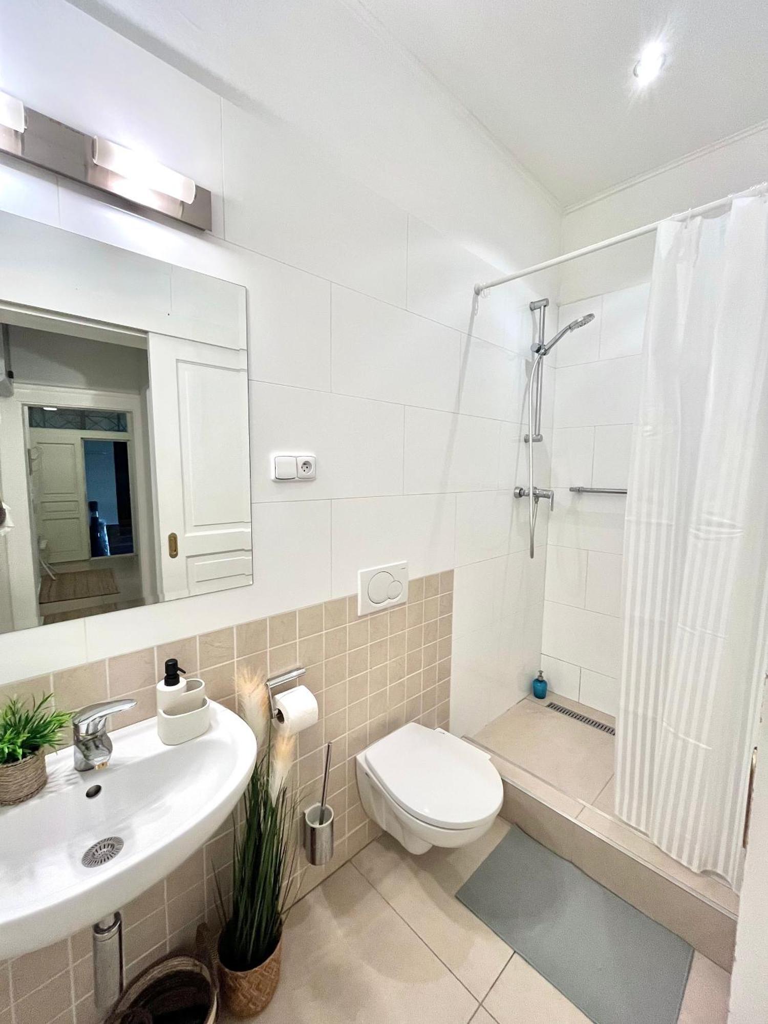 Apartment Mia - Old Town, Ac Bratislava Exteriör bild